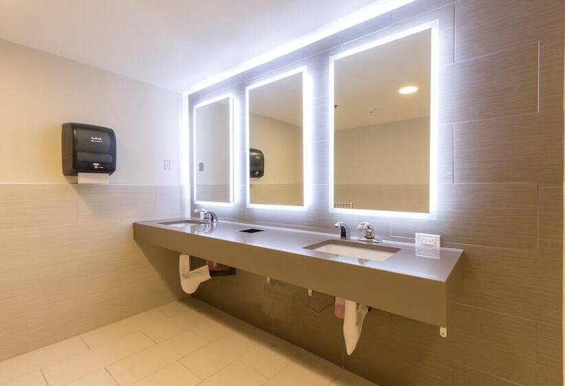 Carlsbad Inn Beach Resort