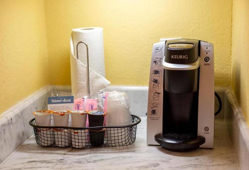 Carlsbad Inn Beach Resort