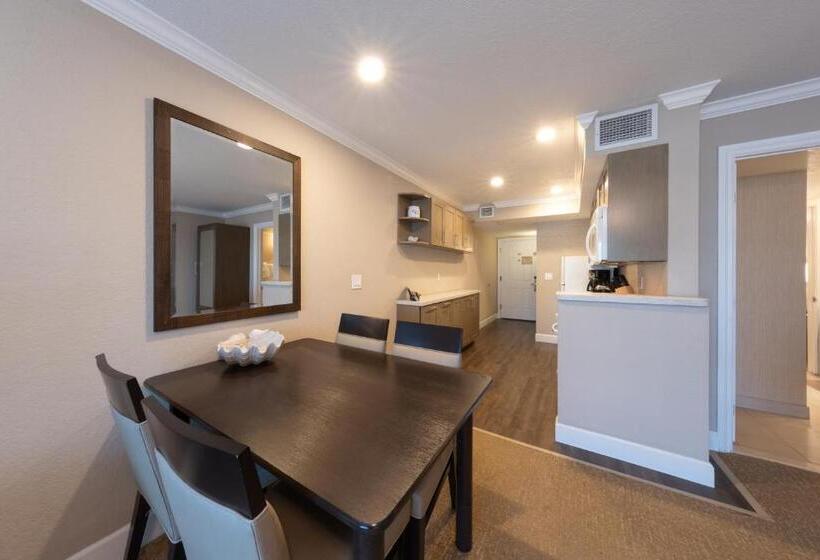 Carlsbad Inn Beach Resort