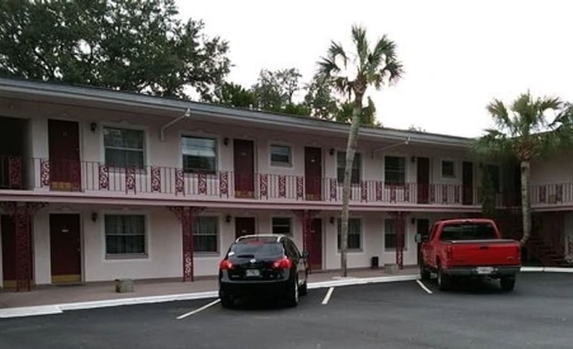 Carriage Inn Motel