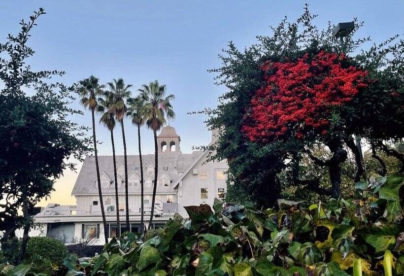 Claremont Resort & Club