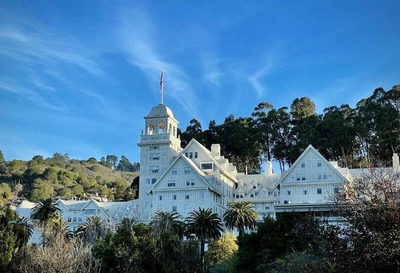 Claremont Resort & Club