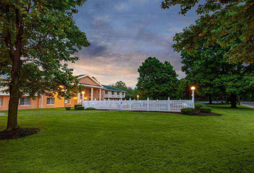 Отель Baymont By Wyndham Harrisburg