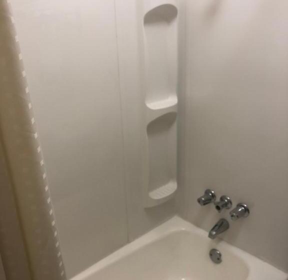 فندق Budget Host Inn   Emporia