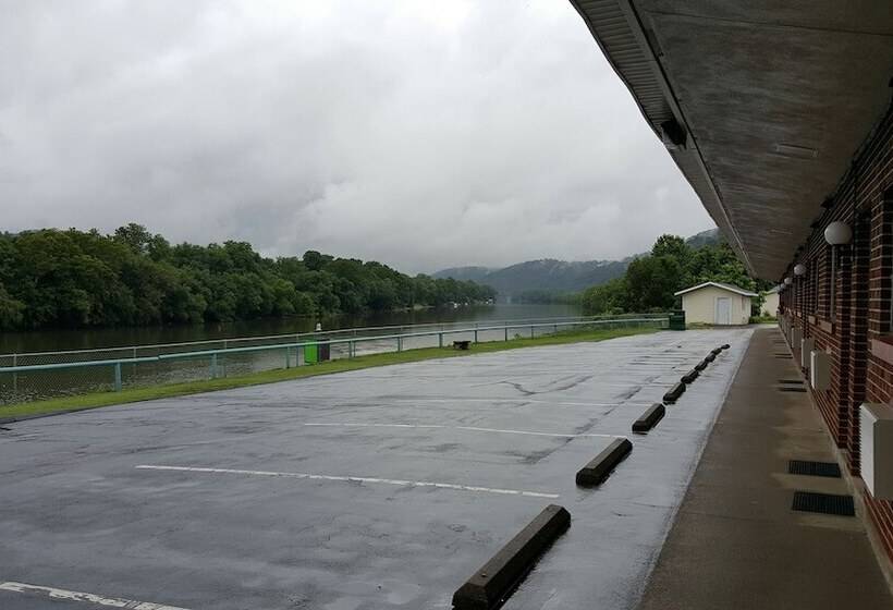 Отель Budget Host Inn Charleston