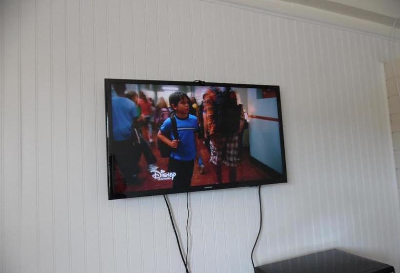 호텔 Budget Host Inn