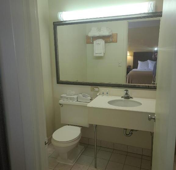 בית מלון כפרי Budget Inn Farmington