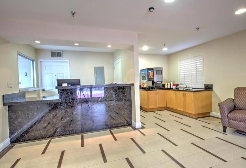 Отель Burbank Inn And Suites