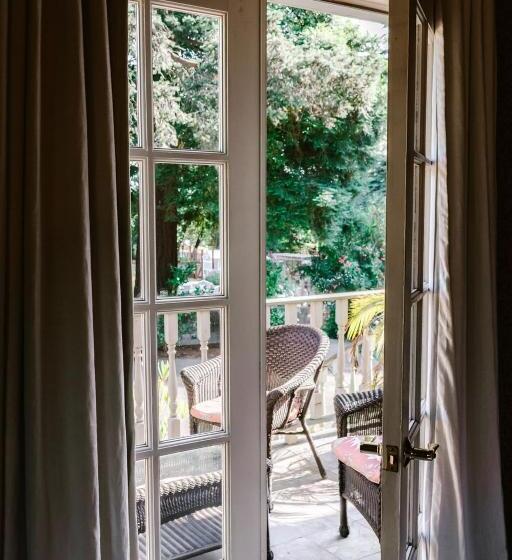 فندق Calderwood Inn