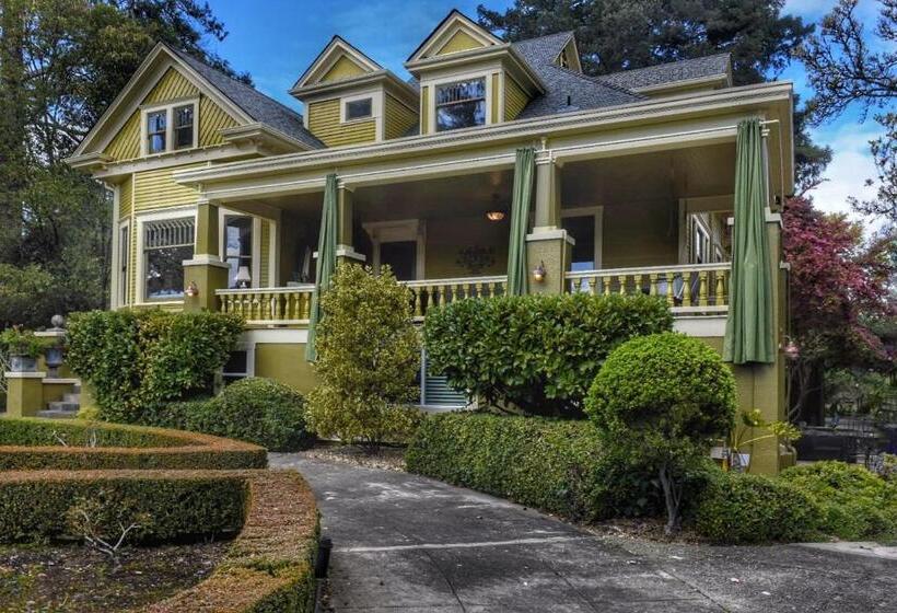 فندق Calderwood Inn