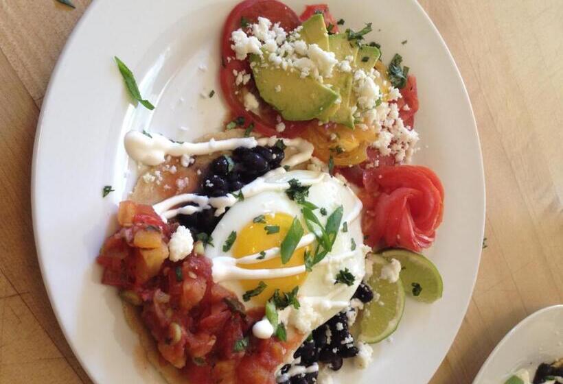 فندق Calderwood Inn