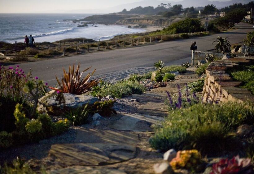 فندق Cambria Shores Inn