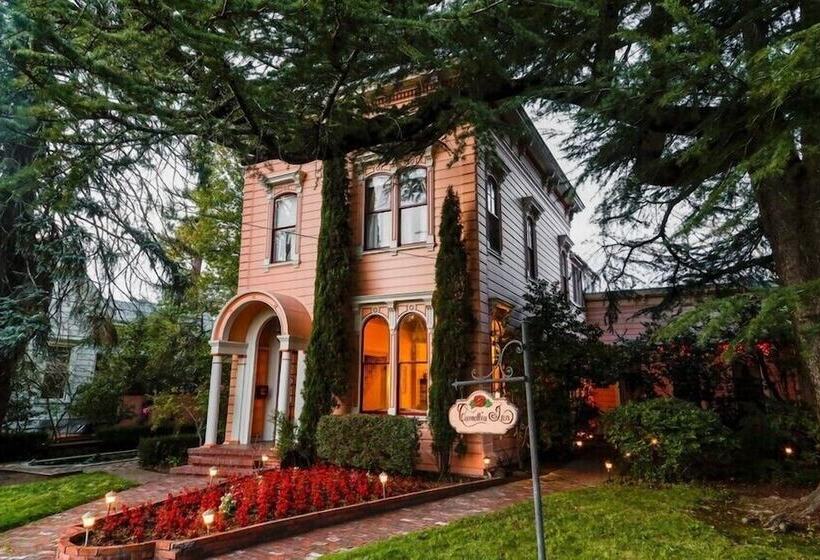 فندق Camellia Inn