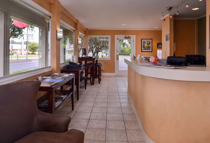 호텔 Campus Inn & Suites Eugene Downtown