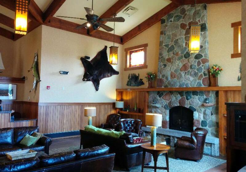 فندق Canal Park Lodge