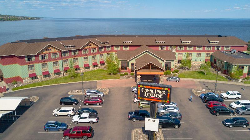 فندق Canal Park Lodge