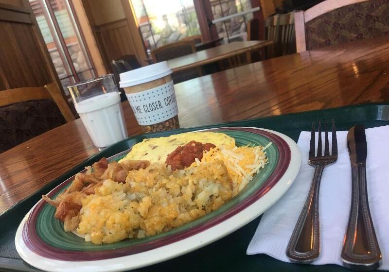 فندق Canal Park Lodge