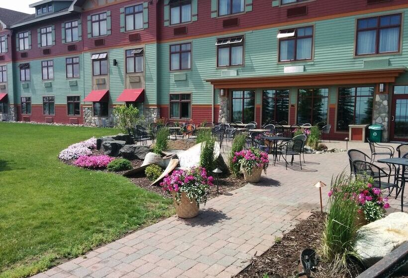 فندق Canal Park Lodge