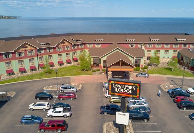 فندق Canal Park Lodge