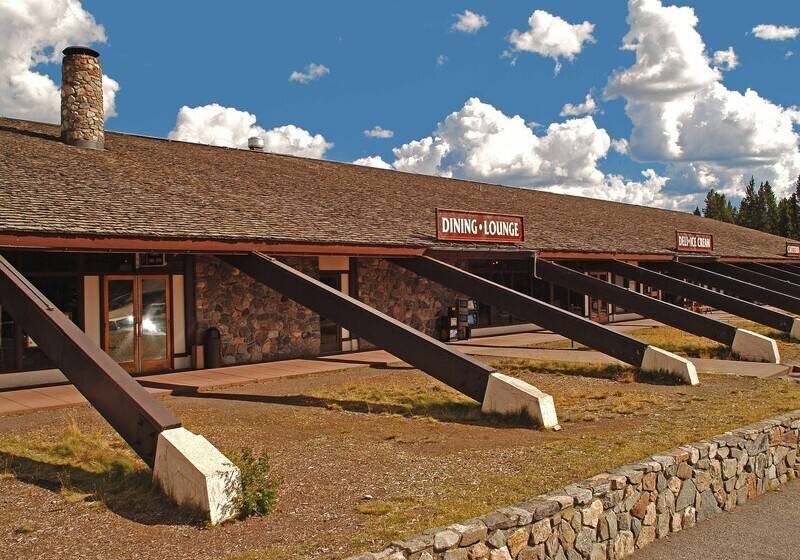 בית מלון כפרי Canyon Lodge & Cabins   Inside The Park