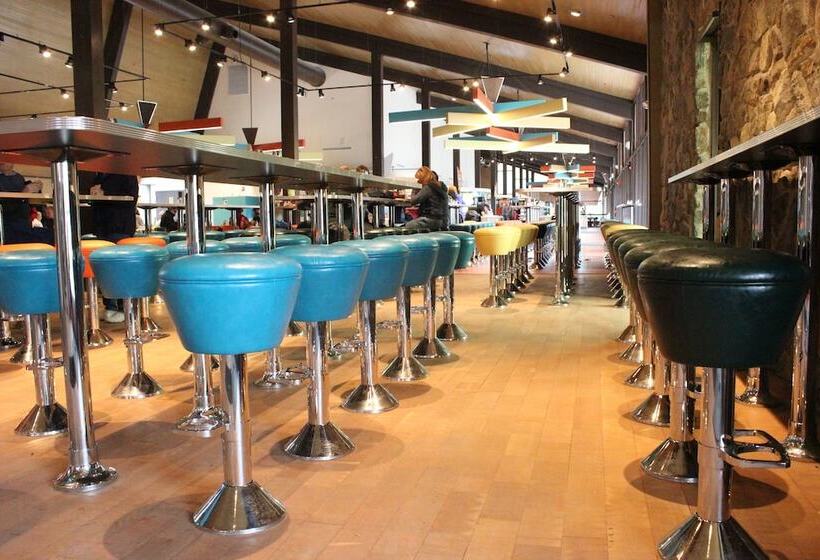 בית מלון כפרי Canyon Lodge & Cabins   Inside The Park