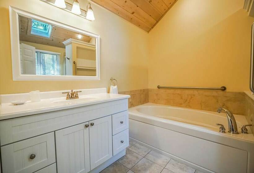 בית מלון כפרי Cape Cod Holiday Estates, A Vri Resort