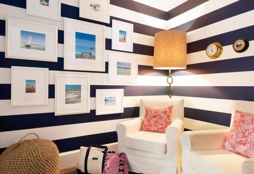 فندق Captain Fairfield Inn