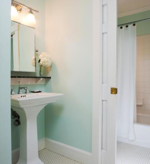 فندق Captain Fairfield Inn