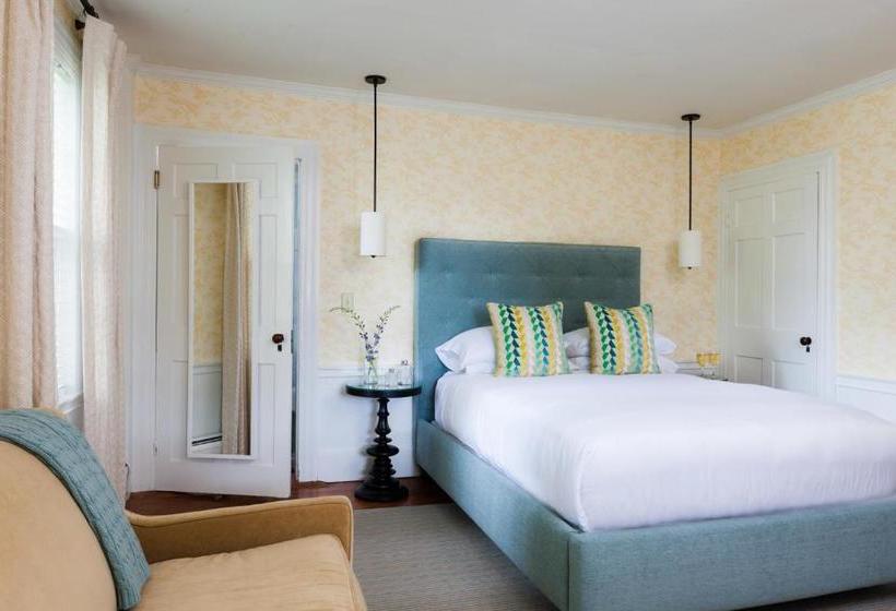 فندق Captain Fairfield Inn