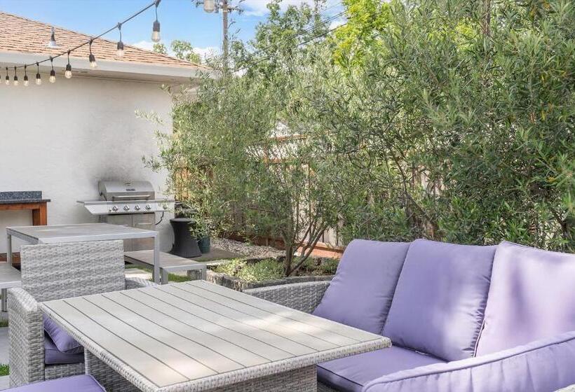 هتل Carlin's Cottage Court