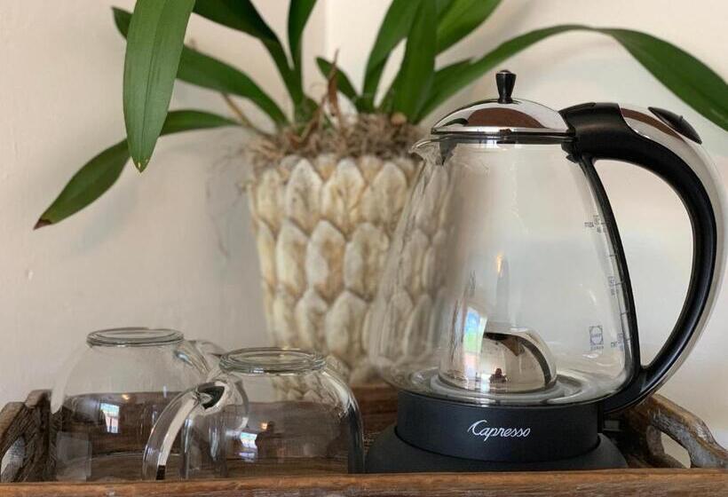 هتل Carlin's Cottage Court