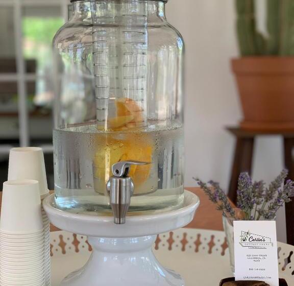 هتل Carlin's Cottage Court