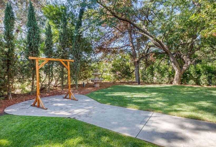 Carlton Oaks Lodge, Ascend Hotel Collection