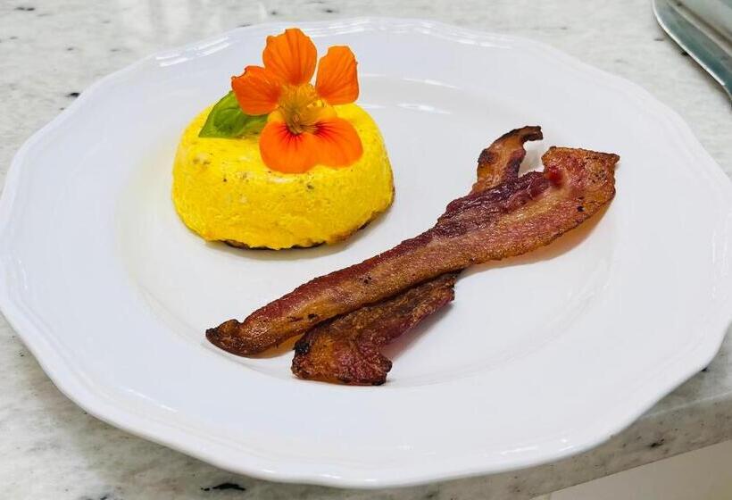 فندق Carriage House Bed & Breakfast