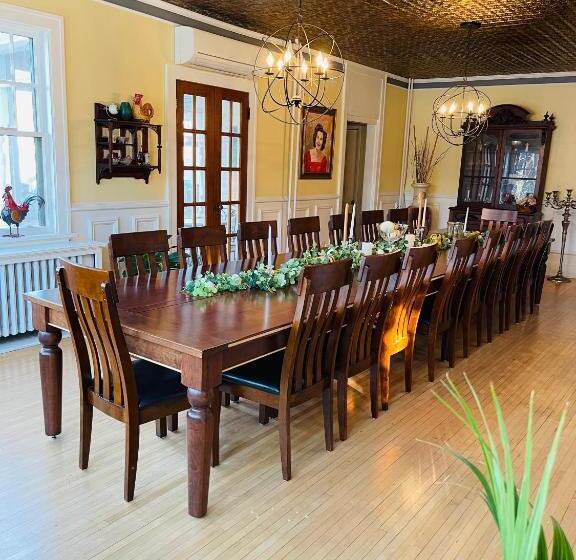 فندق Carriage House Bed & Breakfast