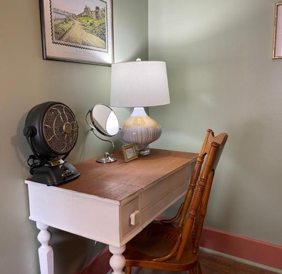 فندق Carriage House Bed & Breakfast