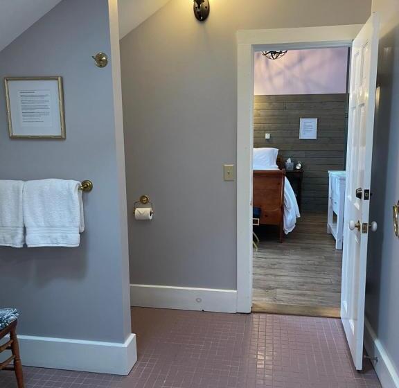 فندق Carriage House Bed & Breakfast