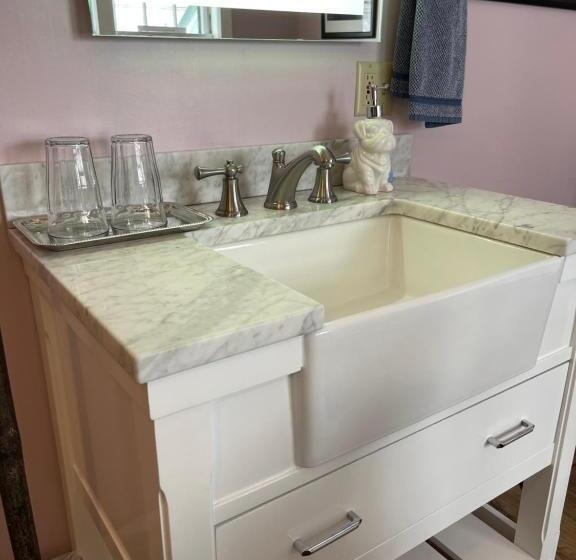 فندق Carriage House Bed & Breakfast