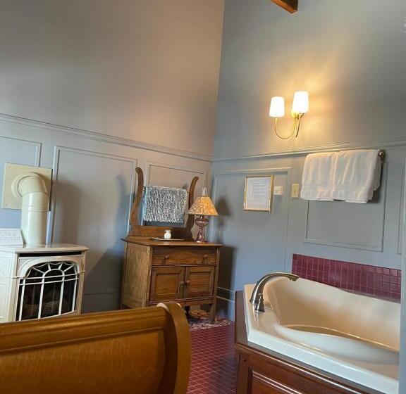 فندق Carriage House Bed & Breakfast