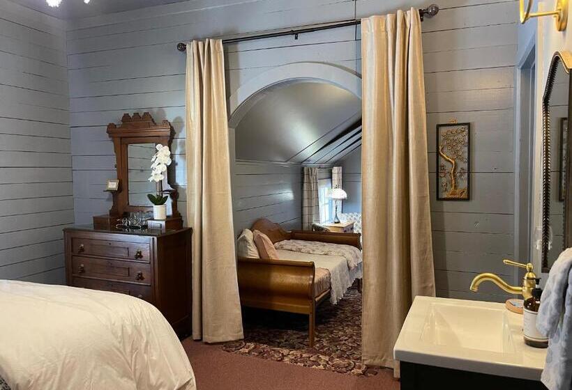 فندق Carriage House Bed & Breakfast