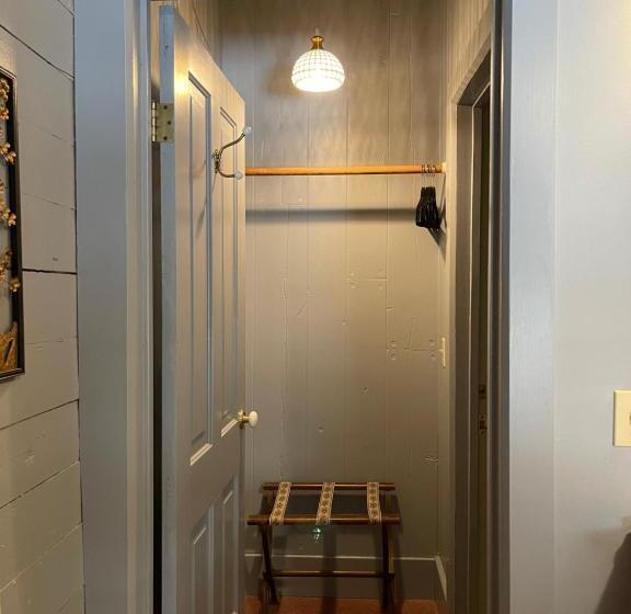 فندق Carriage House Bed & Breakfast