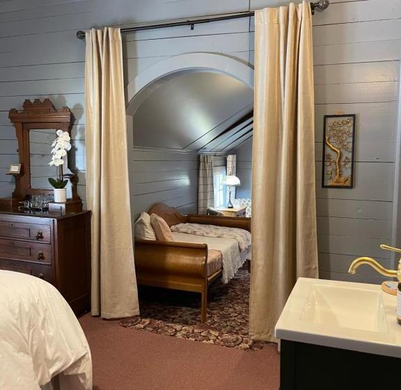 فندق Carriage House Bed & Breakfast