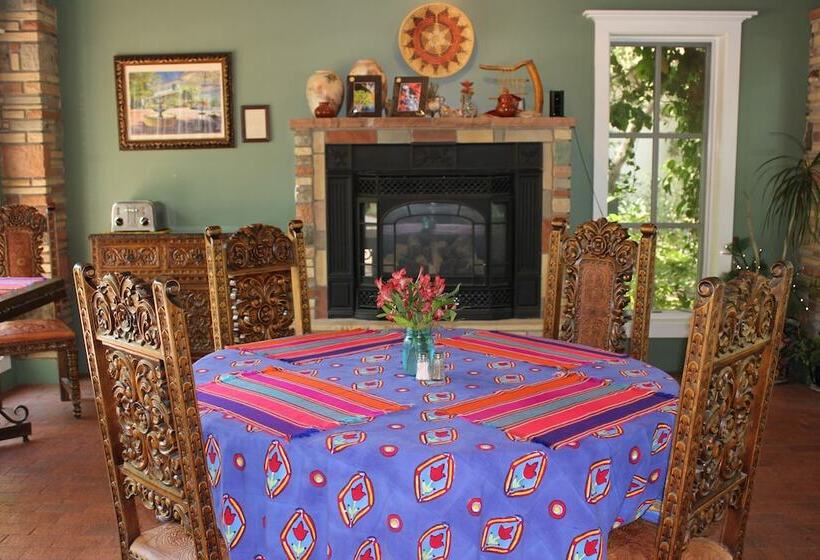 酒店 Casa Blanca Inn And Suites