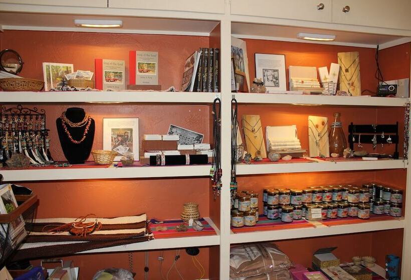 فندق Casa Blanca Inn And Suites