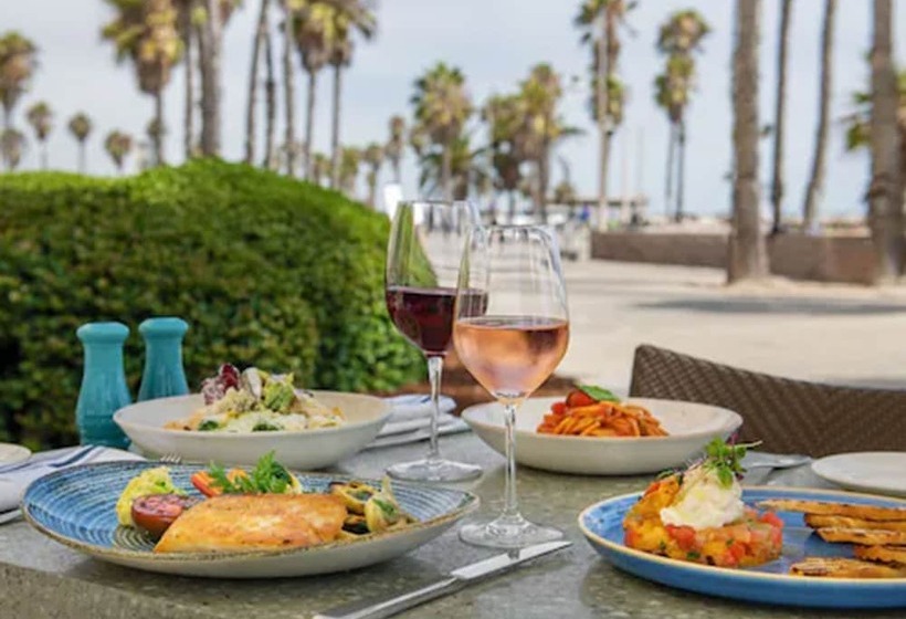 Отель Casa Del Mar