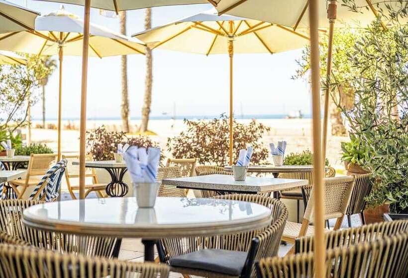 Отель Casa Del Mar