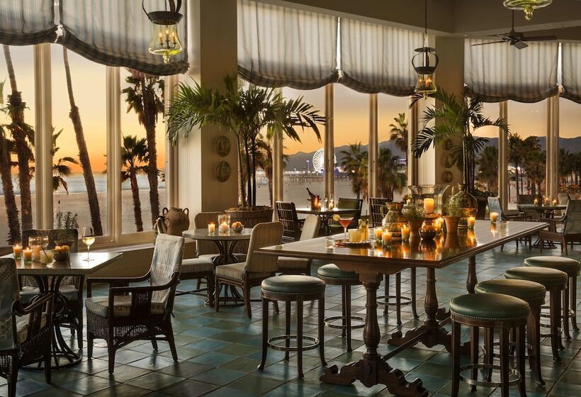 Отель Casa Del Mar