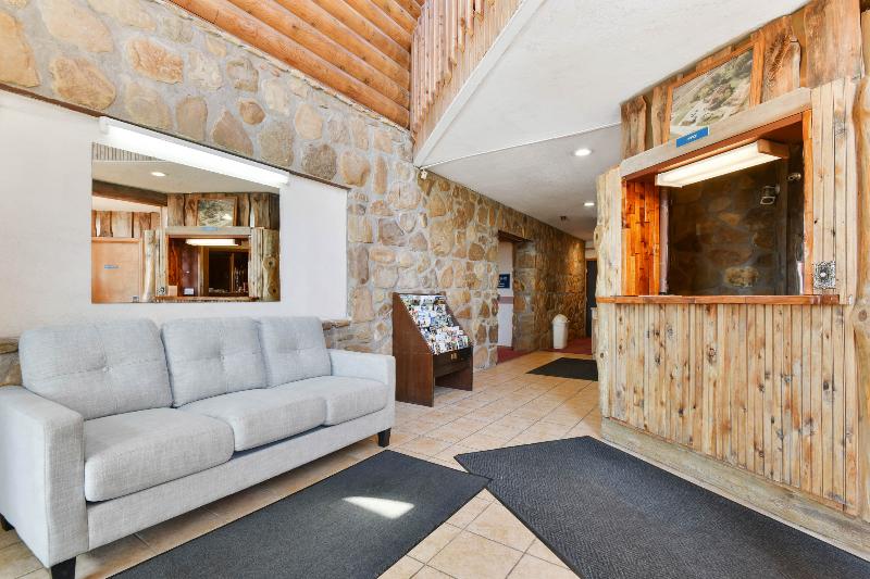 בית מלון כפרי Casa Loma Economy Inn