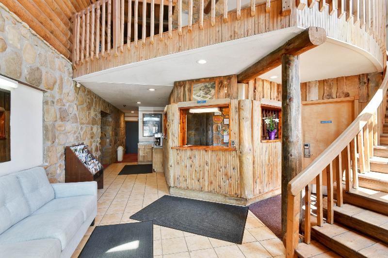 هتل Casa Loma Economy Inn