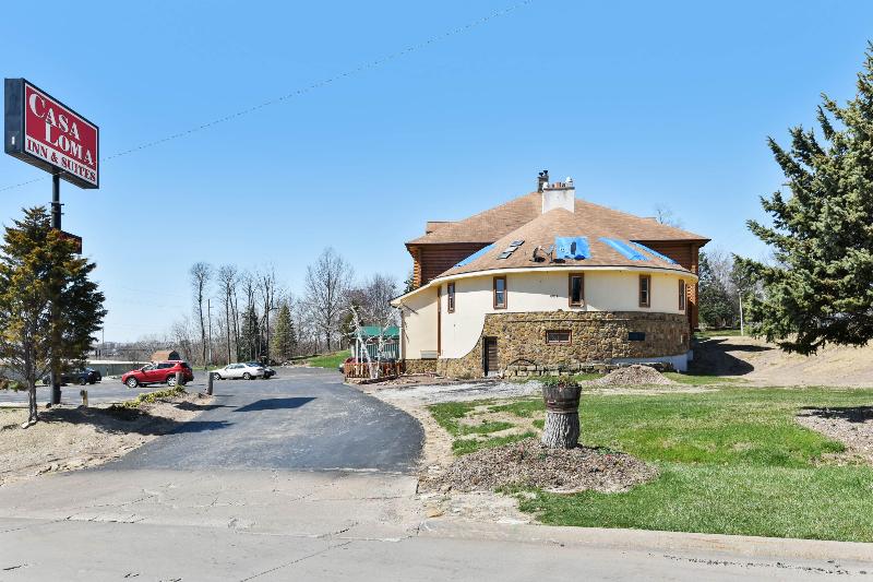 هتل Casa Loma Economy Inn